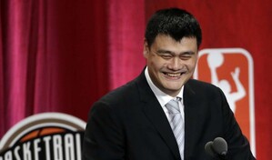 Yao Ming, leyenda china de la NBA, dimite como presidente de la federación