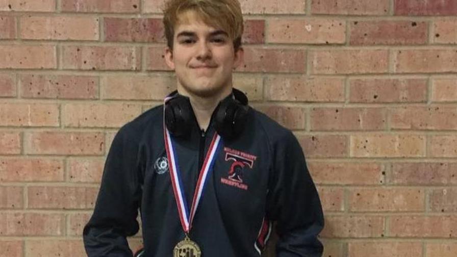 Niño transgénero gana en competencia de lucha 