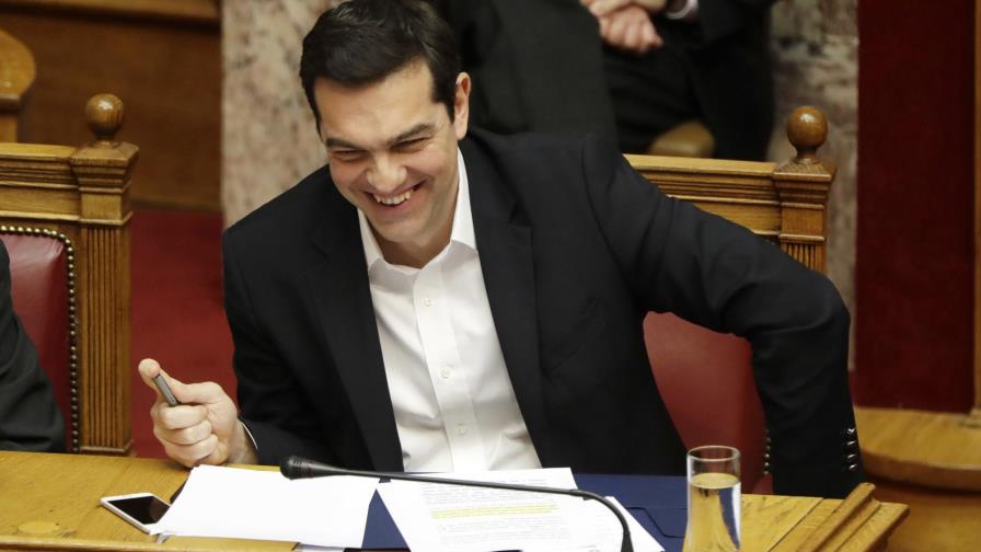 Tsipras anuncia fin a la era de austeridad para Grecia 