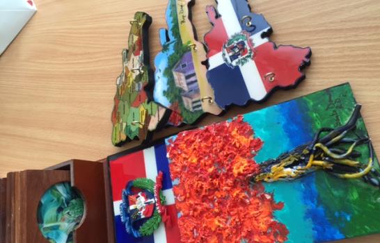 Artesanos rinden honor a la patria