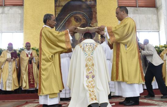 Realizan acto de ordenación episcopal del nuevo obispo auxiliar de Santiago