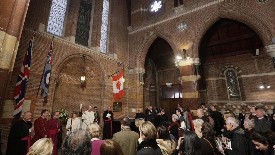 Francisco visita iglesia anglicana en Roma, la primera que hace un papa