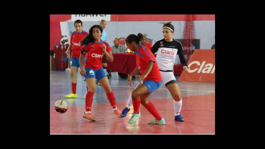 Notre Dame, Saint Nicholas y Oasis Christian golea en futsal