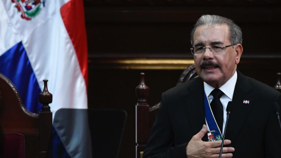 Presidente se compromete a negociar para “cerrar ciclo de bajos salarios”