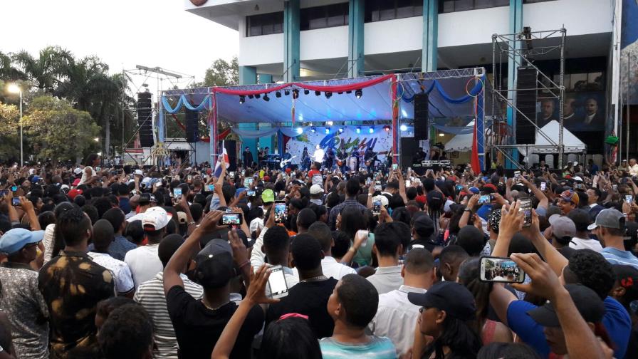 Romeo Santos ya está en Baní para su presentación sorpresa