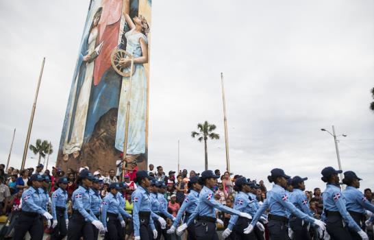 Presidente Medina encabeza desfile militar por 173 aniversario de la Independencia 