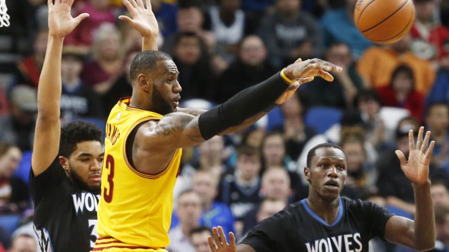 LeBron vuelve con Cavs tras faringitis 