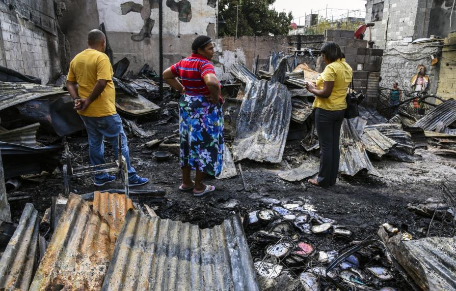 Incendio destruye seis viviendas en cuartería de la Ciudad Colonial