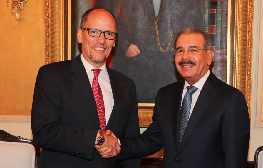 Danilo Medina felicita a Tom Pérez por su elección como presidente del Partido Demócrata