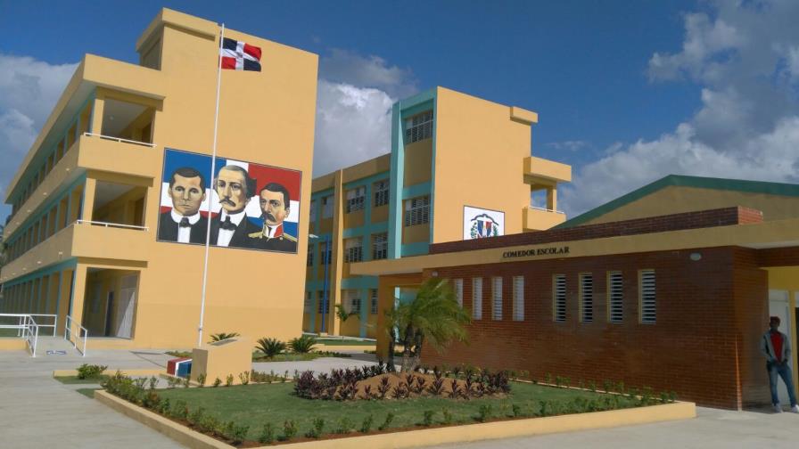 Presidente Medina inaugura escuela en El Tamarindo para 875 estudiantes de tanda extendida