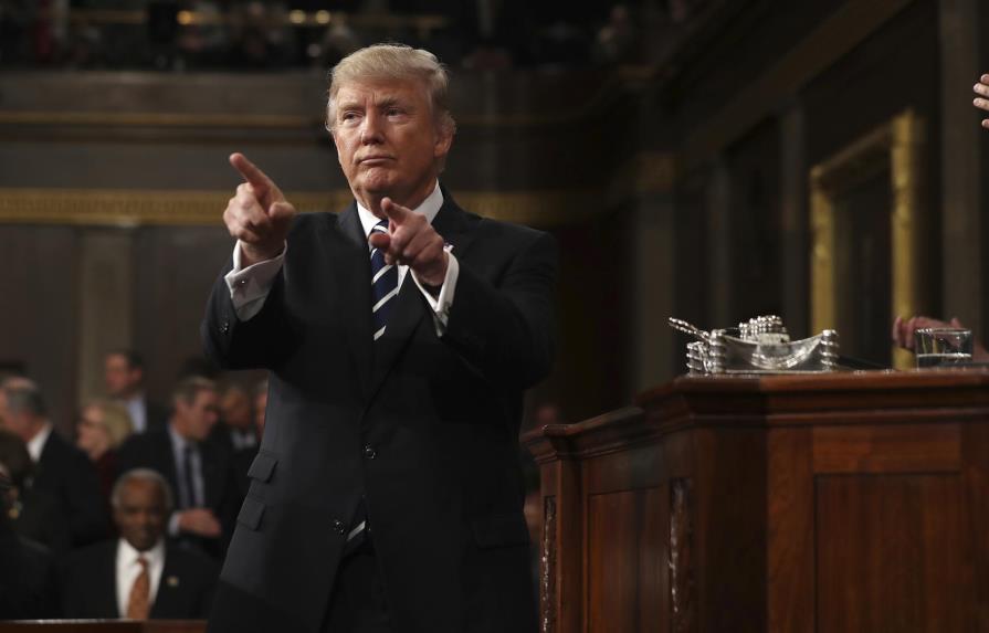 AP “verifica verdades a medias” el discurso de Donald Trump