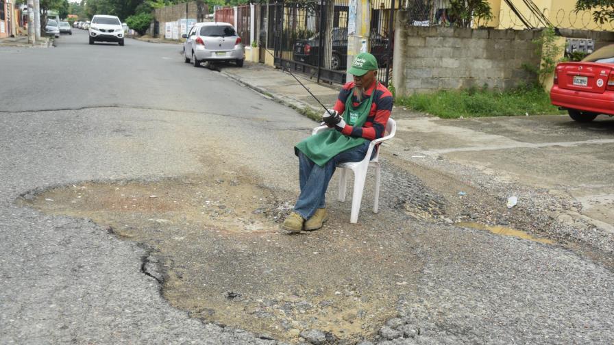 Una dificultad de años en Savica, del municipio Santo Domingo Este
Un hoyo de años que afecta a la gente de Savica en Santo Domingo Este 