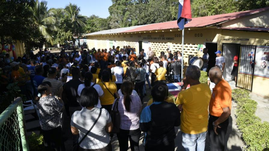 Profesores en Luperón suspenden docencia  en reclamo de construcción de plantel