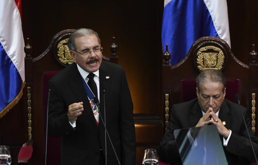 Danilo Medina a la defensiva por las denuncias de corrupción