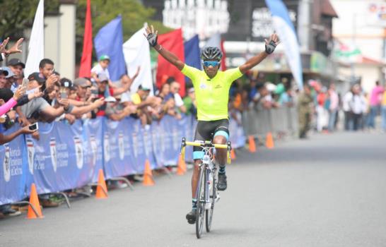 Sánchez gana etapa Constanza; se perfila como ganador Vuelta Independencia