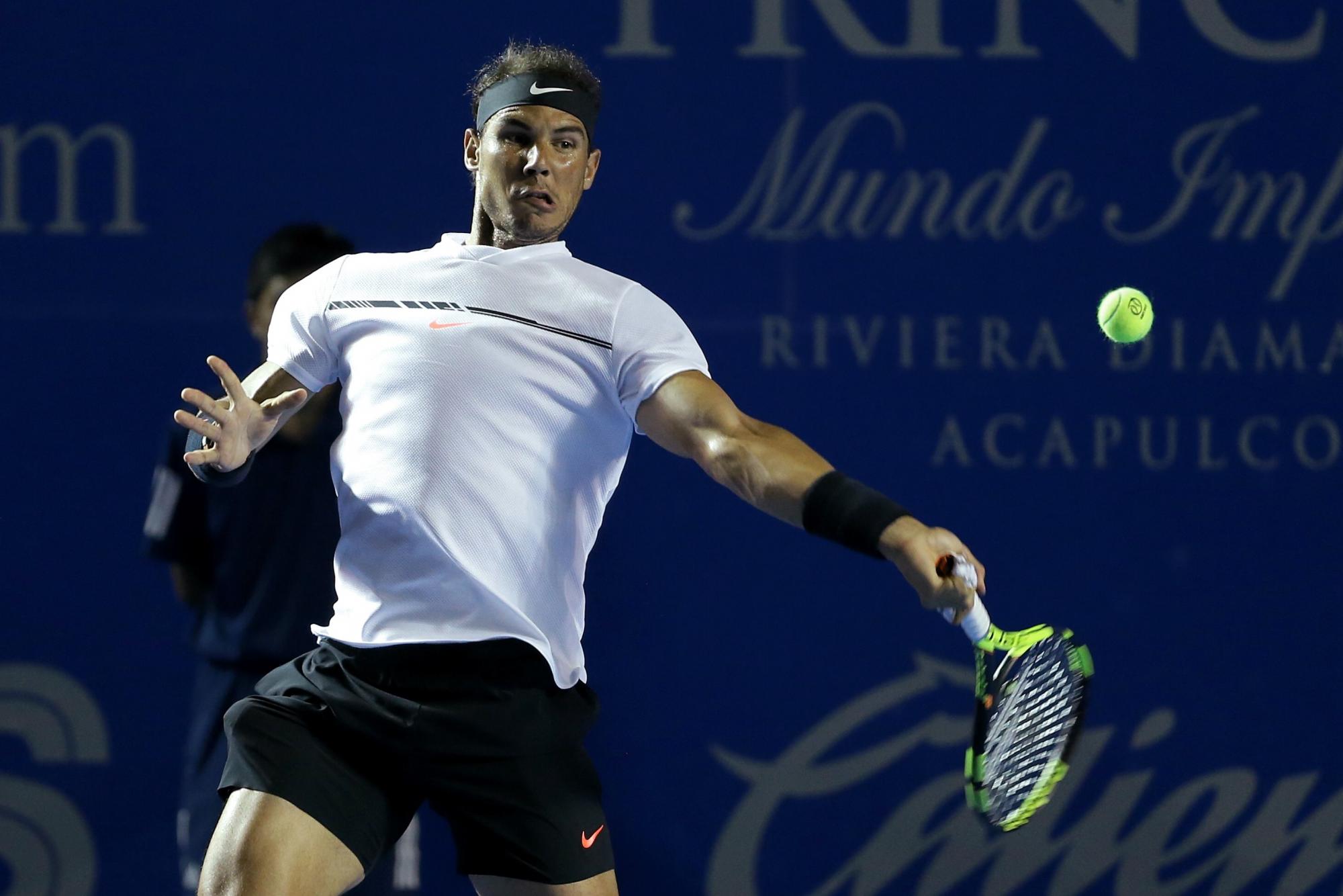 El español Rafael Nadal devuelve una bola al estadounidense Sam Querrey el sábado 4 de marzo de 2017, durante la final del Abierto Mexicano de Tenis que se desarrolla en el puerto mexicano de Acapulco. 