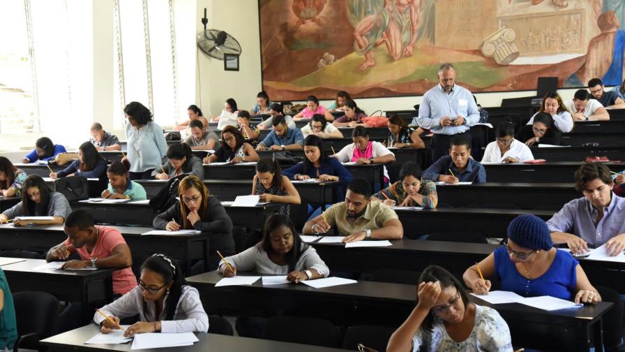   Más de 3,000 médicos participan en examen para Aspirantes a Residencias Médicas 