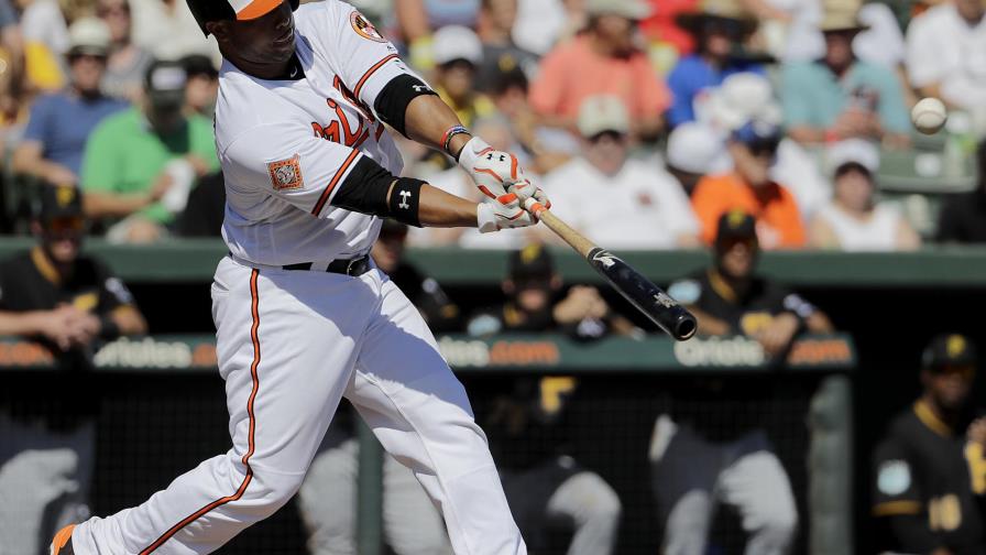 Welington Castillo decide con doble para los Orioles
