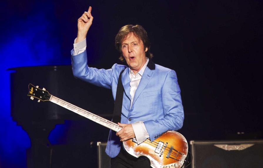 Paul McCartney rinde homenaje a George Michael en París
