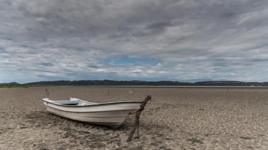 La Armada colombiana rescata a dos pescadores dominicanos en el mar Caribe