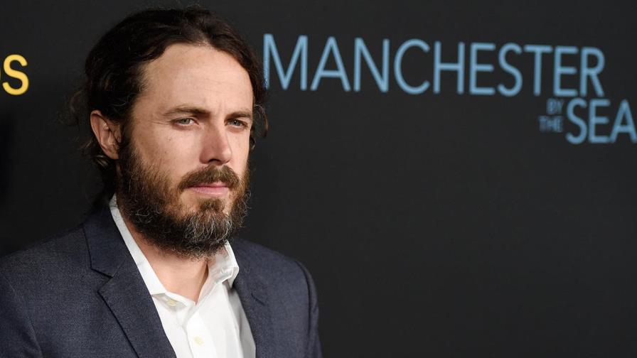 Kenneth Lonergan defiende a Casey Affleck por las acusaciones de acoso sexual Kenneth Lonergan defiende a Casey Affleck por las acusaciones de acoso sexual