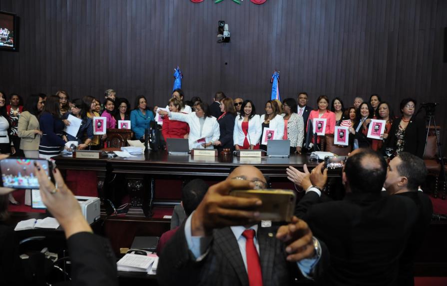 Cámara de diputados respalda Paro Internacional de Mujeres