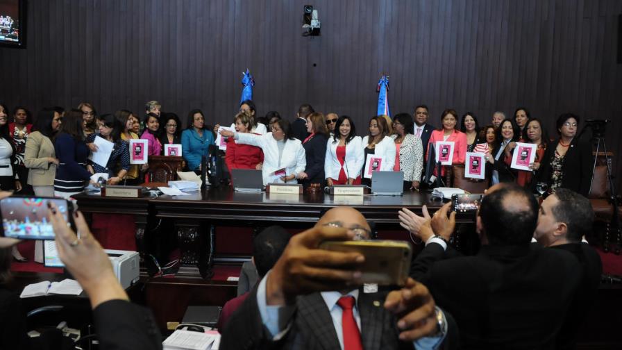 Cámara de diputados respalda Paro Internacional de Mujeres
