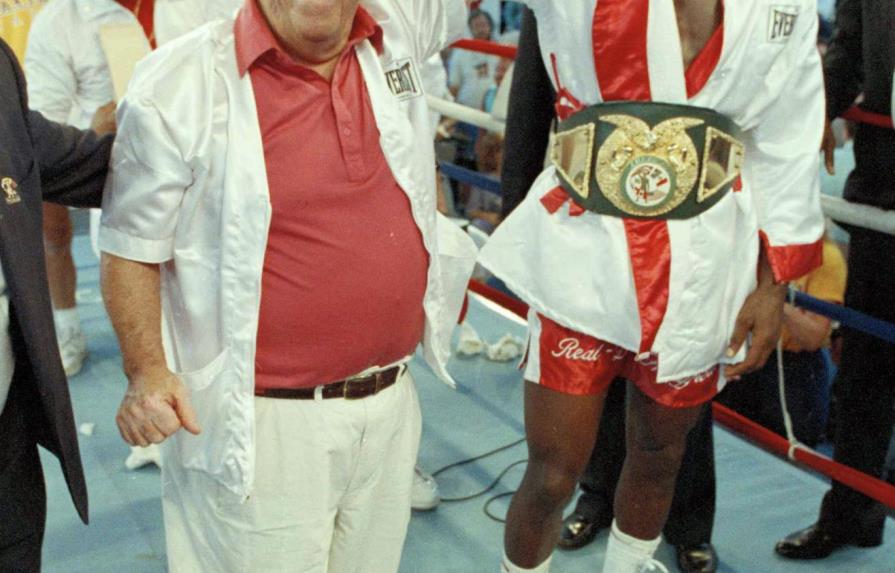 Fallece legendario entrenador de boxeo, Lou Duva
