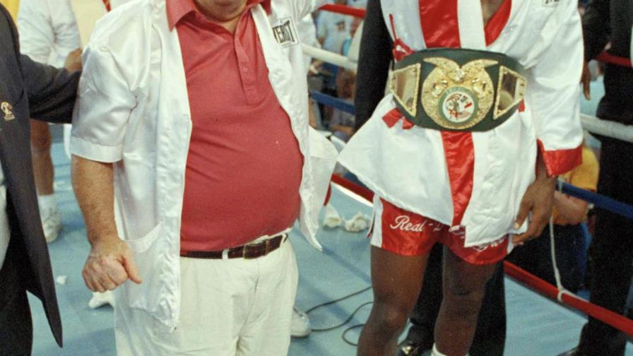 Fallece legendario entrenador de boxeo, Lou Duva