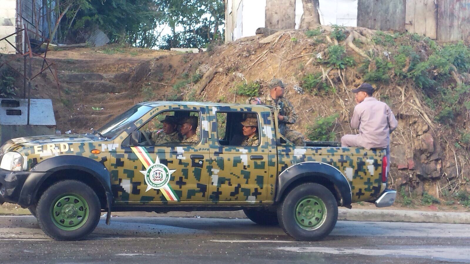Agentes en patrullaje.