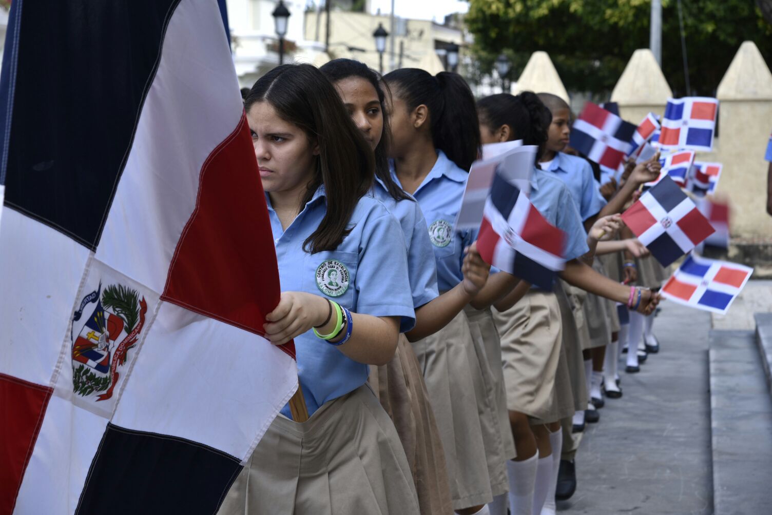 Estudiantes desfilan con banderas hoy, 9 de marzo de 2017.