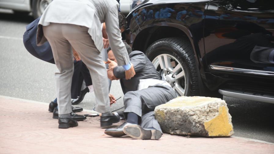 Ministro de Educación está en reposo tras caída en la entrada de la Catedral