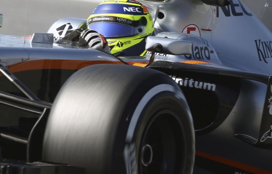 Mientras Ferrari vuela, McLaren en aprietos en pretemporada de Fórmula Uno