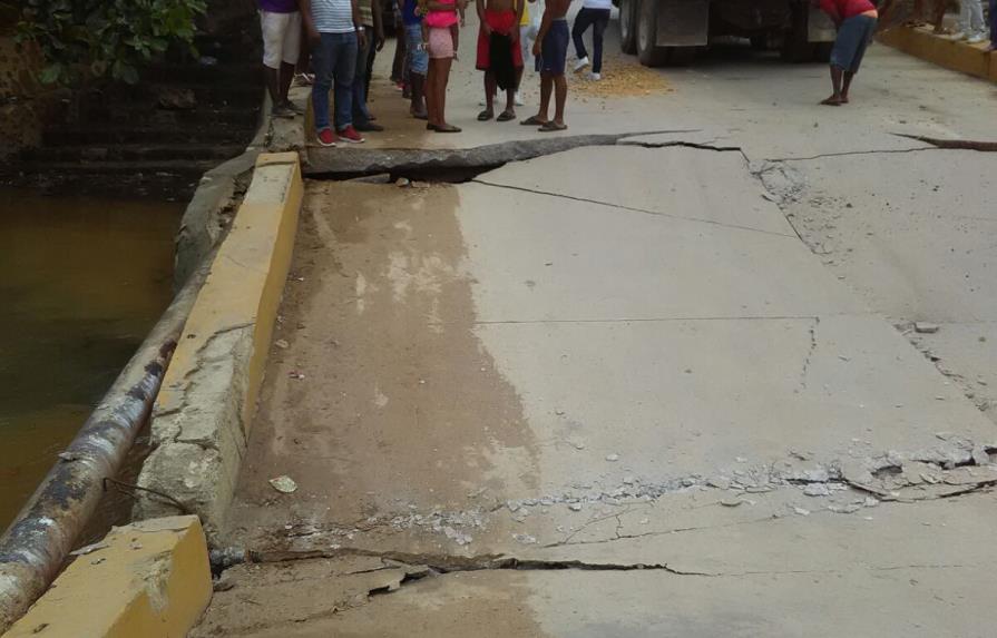 Colapsa puente en la comunidad El Limón en Samaná 