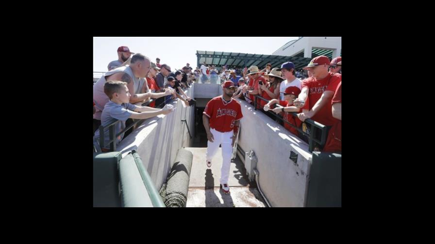 Albert Pujols juega primer encuentro de pretemporada con los Angelinos 