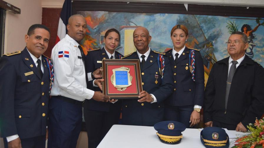 Bomberos de Santo Domingo Norte celebran su día con reconocimientos y ascensos 