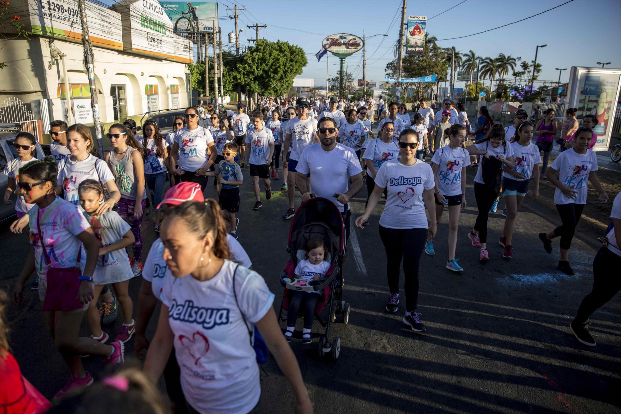 Fondos para niños con labios leporinos 