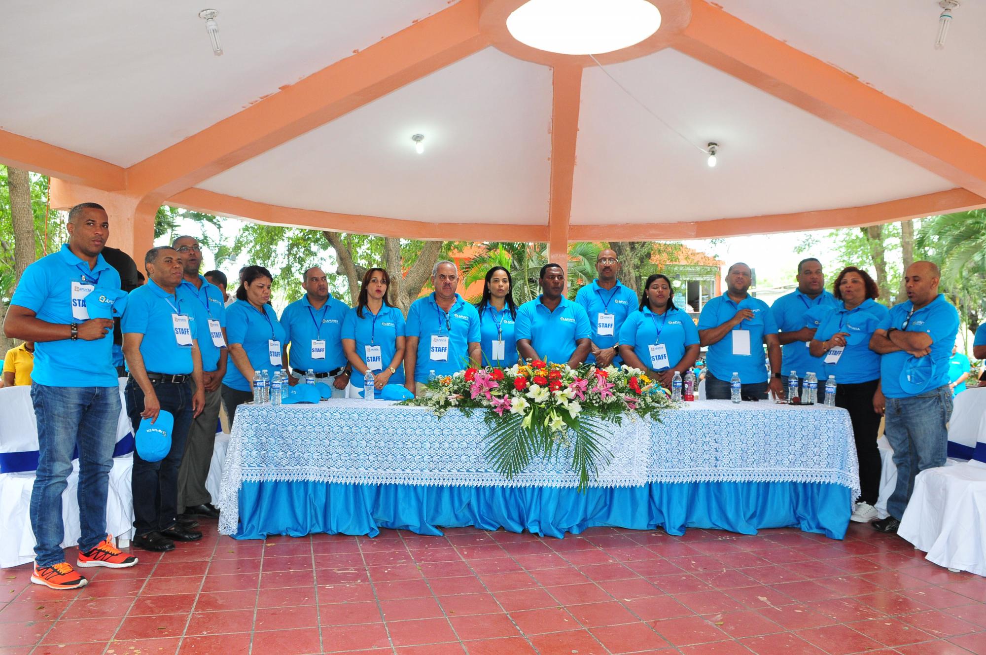 La directiva de Apunta, presentada ayer durante la celebración.