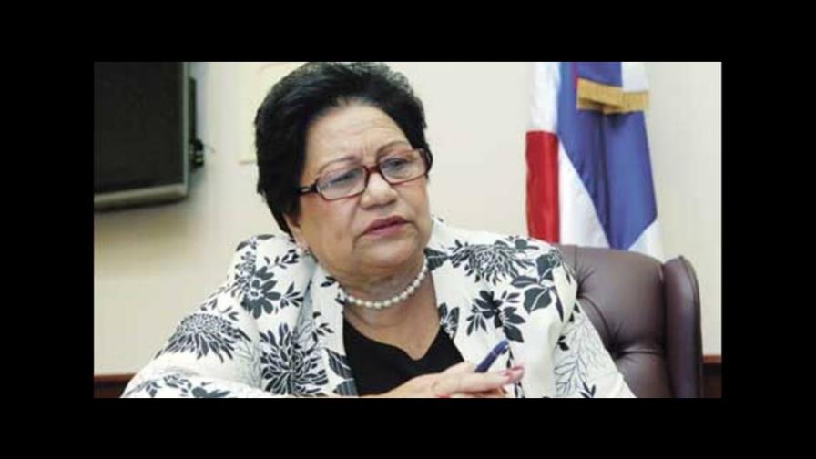 Exministra de Educación exhorta a docentes a pensar en su responsabilidad histórica 