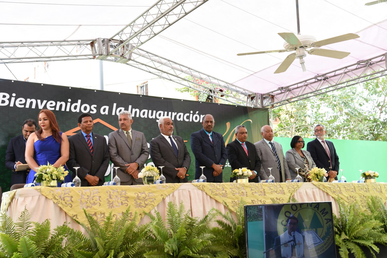 Mesa principal en la inauguración Proyecto habitacional en Santo Domingo Este.
