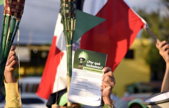 La “llama verde” contra la impunidad y la corrupción recorre Santiago