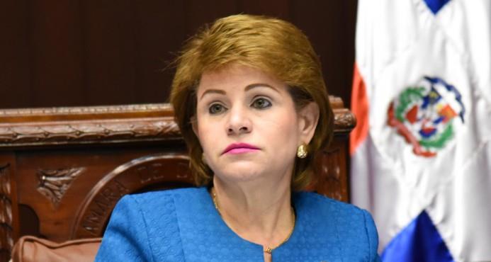 Presidenta de la Cámara de Diputados se lamenta que no haya una rectora en la UASD