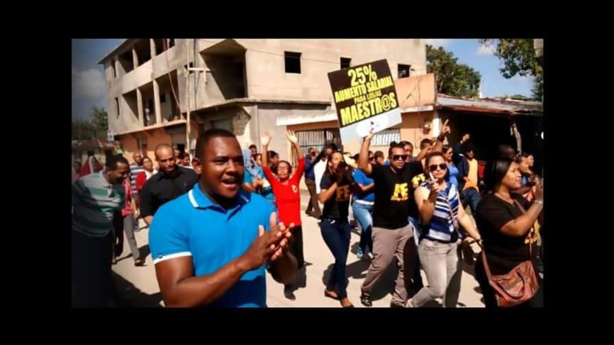 Maestros marchan en Hato Mayor en reclamo de aumento salarial Maestros marchan en Hato Mayor en reclamo de aumento salarial