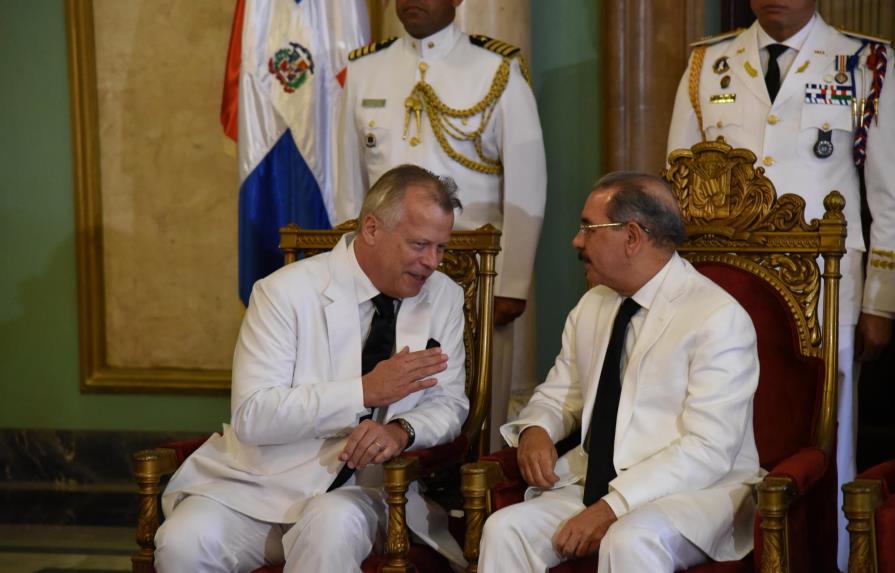 Danilo Medina recibe cartas de seis nuevos embajadores