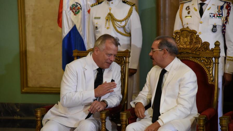 Danilo Medina recibe cartas de seis nuevos embajadores