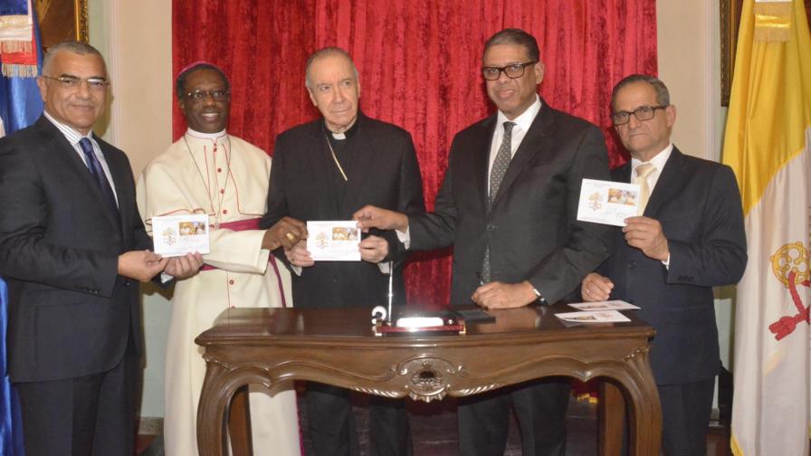 Inposdom pone en circulación emisión postal alusivas a los Pontífices Benedicto XVI y Francisco Inposdom pone en circulación emisión postal alusivas a los Pontífices Benedicto XVI y Francisco