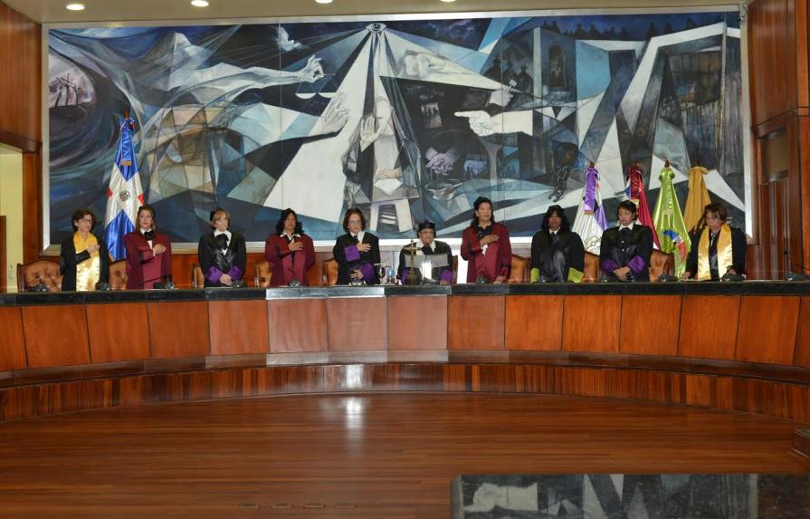 Juezas celebran el 75 aniversario del derecho de ciudadanía y el voto de la mujer dominicana