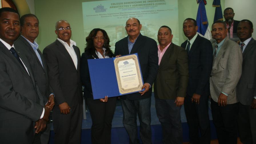 Ramón Alburquerque defiende construcción de Punta Catalina