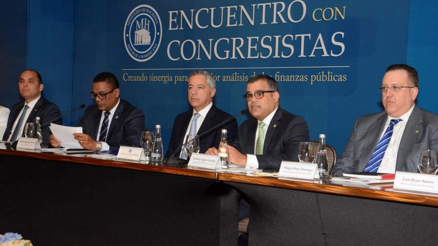 Senadores participan en encuentro sobre temas fiscales Senadores participan en encuentro sobre temas fiscales