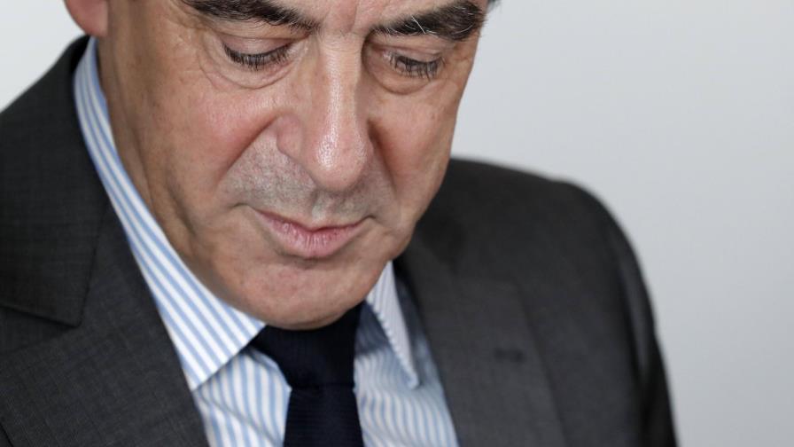 Candidato Fillon inculpado por la justicia a 40 días de presidenciales en Francia